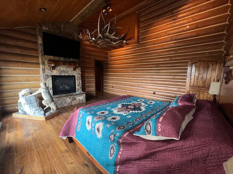 107_Pratt Lodge Bedroom1