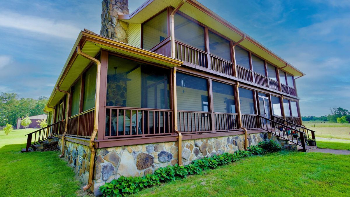 Beautiful Farm With 5 Bedroom House, Creek And Barns In South Central