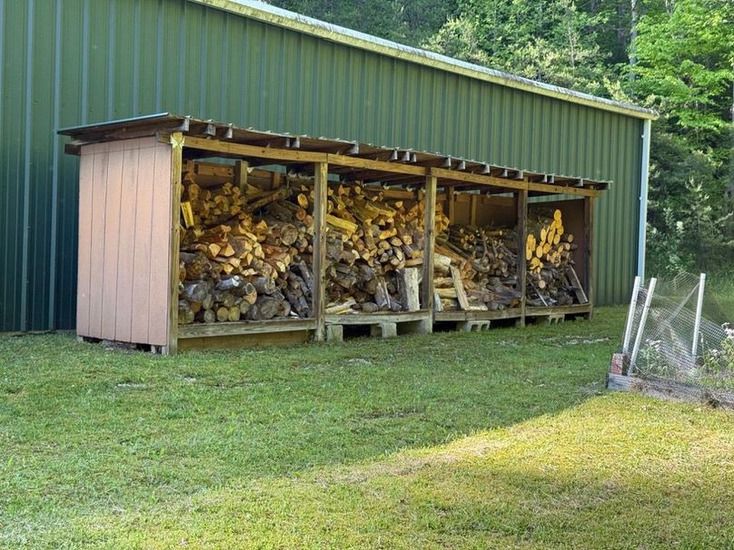 024 plenty of firewood, ready for those cool fall nights