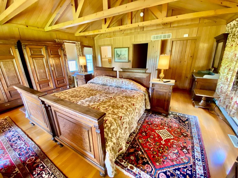 48 - Lodge master bedroom