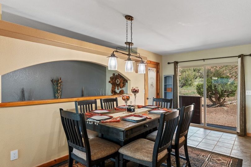 011 - Dining Area