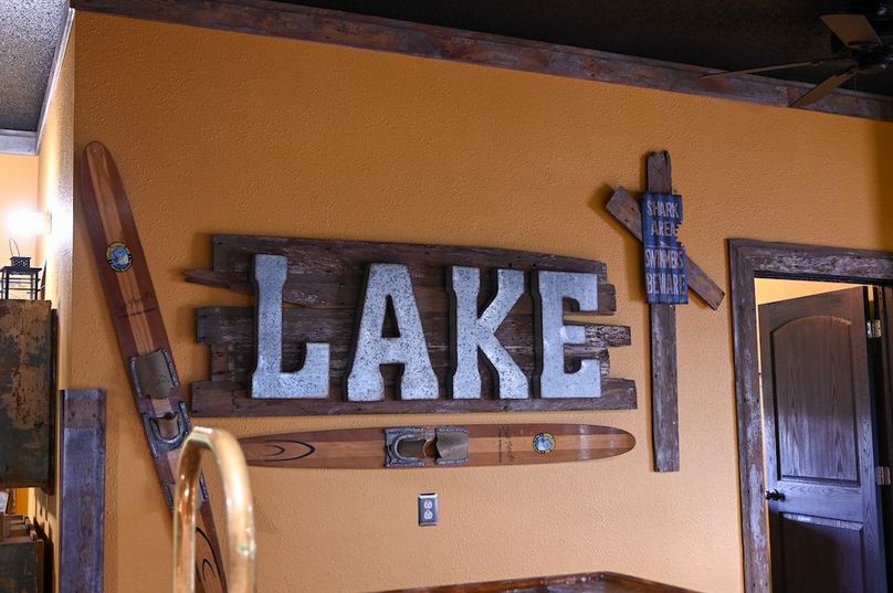 25. lake decor