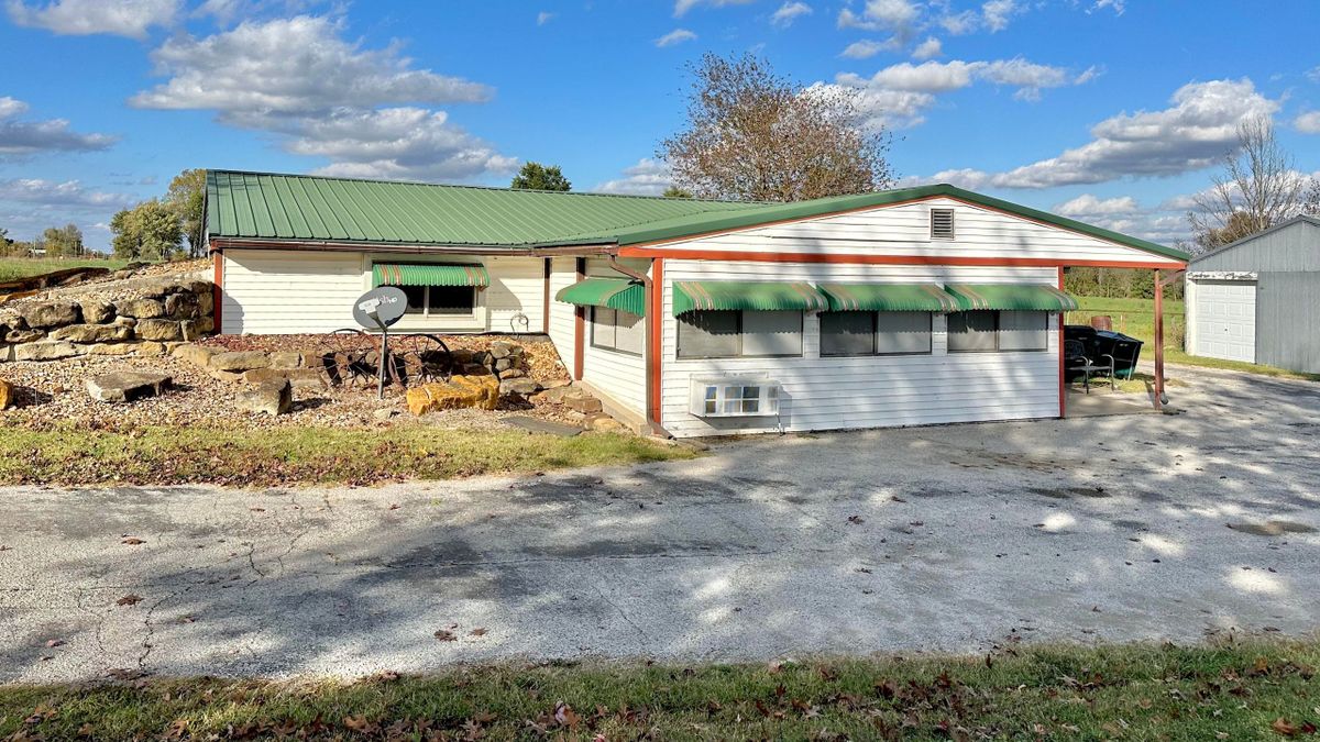 Home On Acreage With Pond And Fenced For Livestock Whitetail Properties