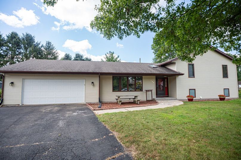 106 splendor ct. Stillman Valley-02