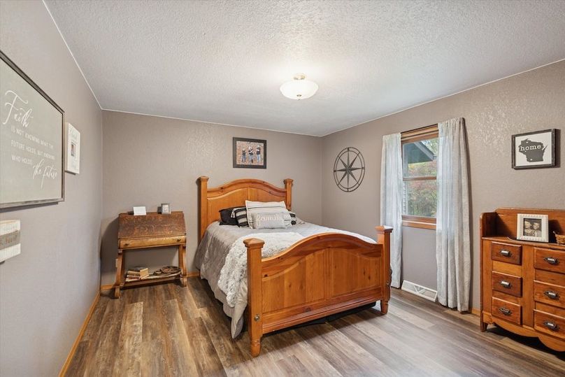 30-4800-Cub-Hollow-Rd-WindowStill