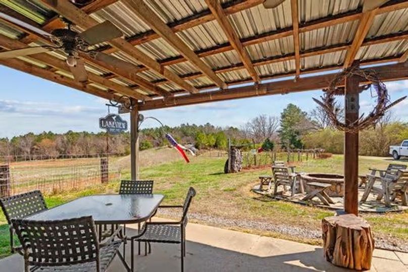 5large-018e903b-4ef3-70bb-b2c2-334209eec9f2