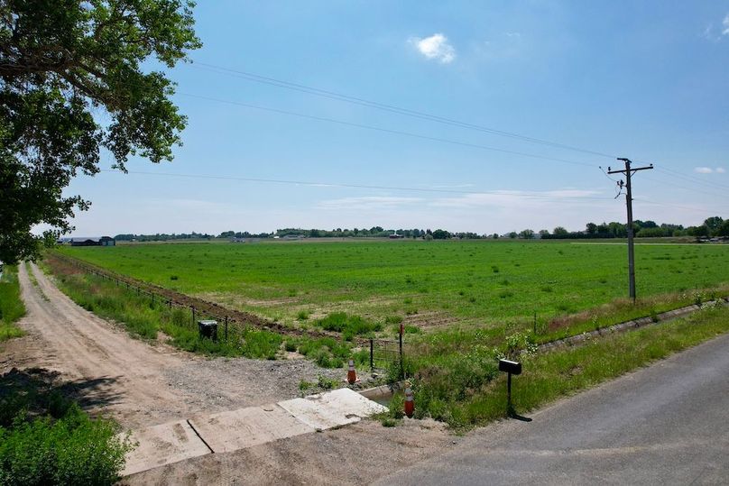 6D8A353F-B9EF-4DD4-B0F3-49CF564A7275_1_201_a