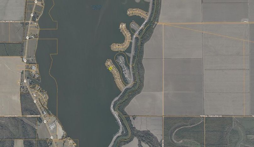 Richland  poverty point lake lot  Haring out