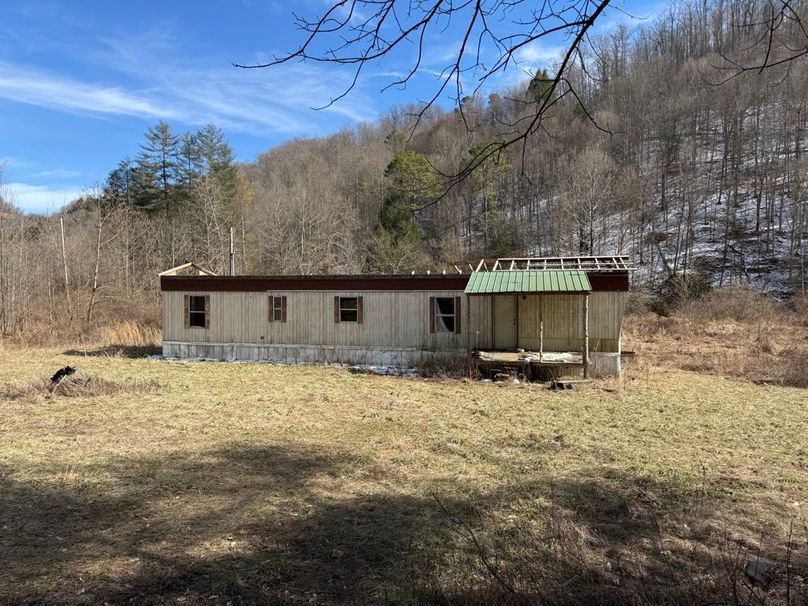 015 an old mobile home sitting in just one of the spots that would be perfect for cabin or lodge