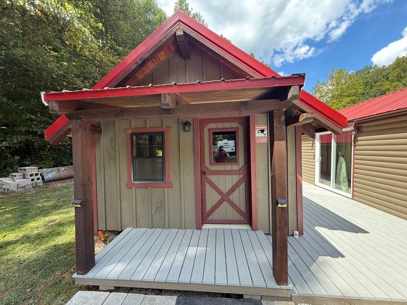 033 the entrance to cabin 2