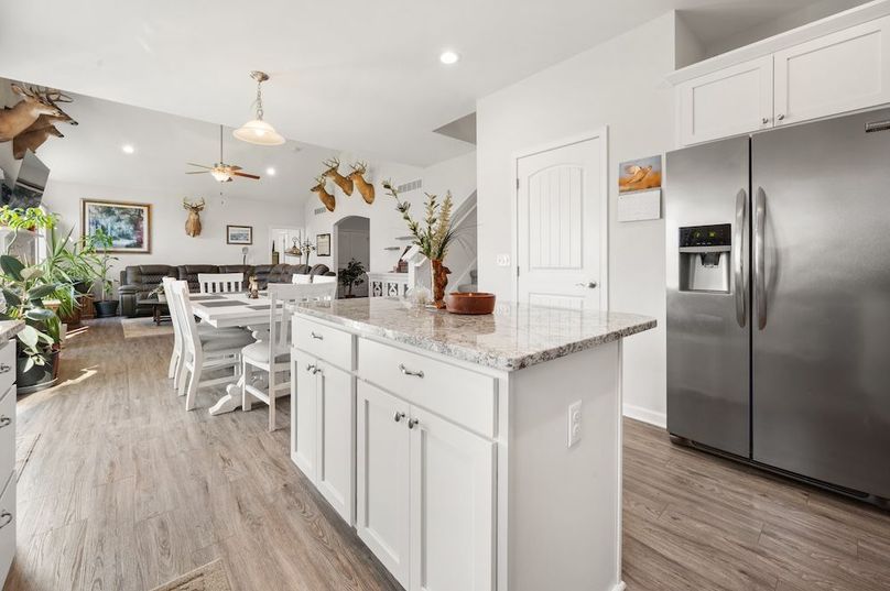 37 Kitchen_Bar Dining