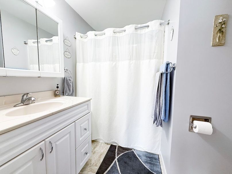 Cayuga 32 Stoyell Photos 22