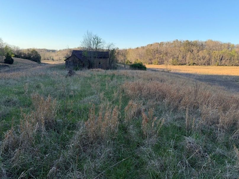 007 an old home in the west area of the property