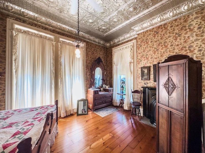 StenceRealty_25_515-N-8th-Street-Marshall-IL_61