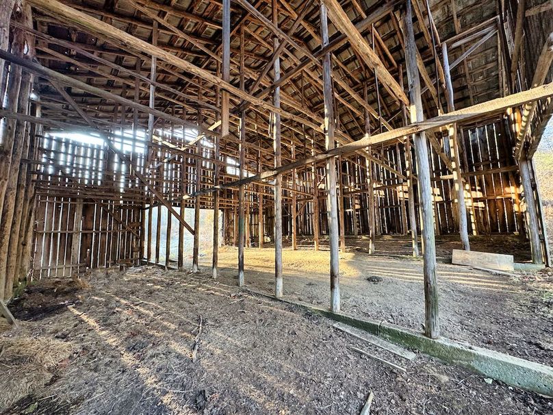 010 internals of the barn