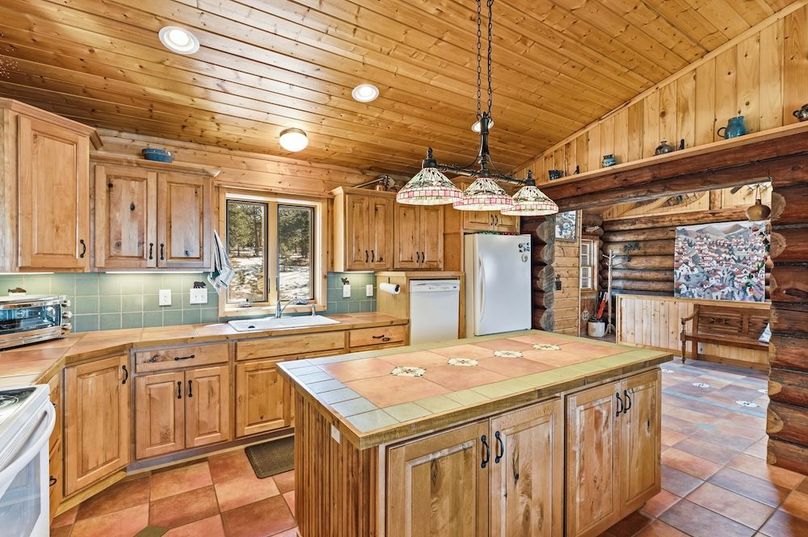 032 - Kitchen Island