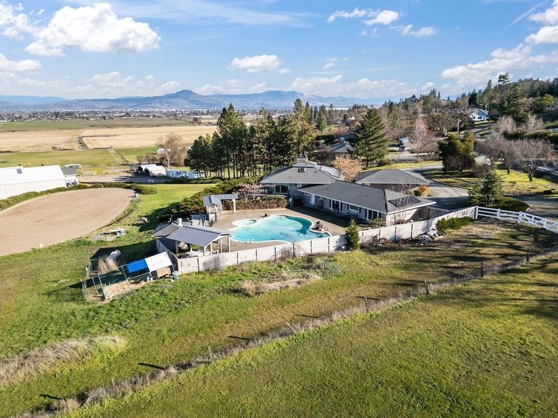 4400 old stage rd, central point, or 97502-dr-03