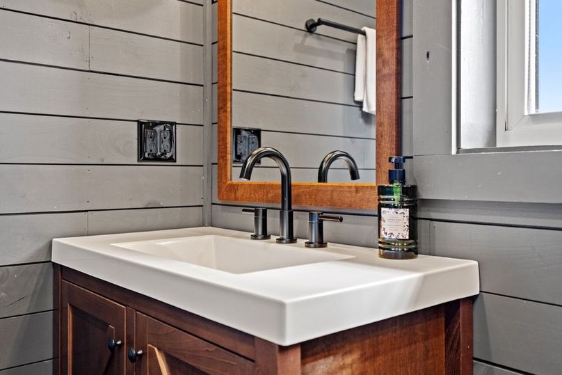 047 such a blend of rustic luxury throughout