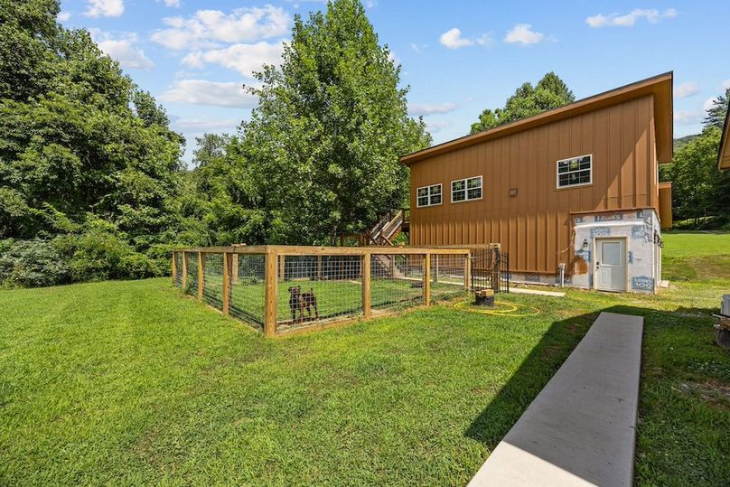 11-web-or-mls-4928 Yellow Creek Rd 009