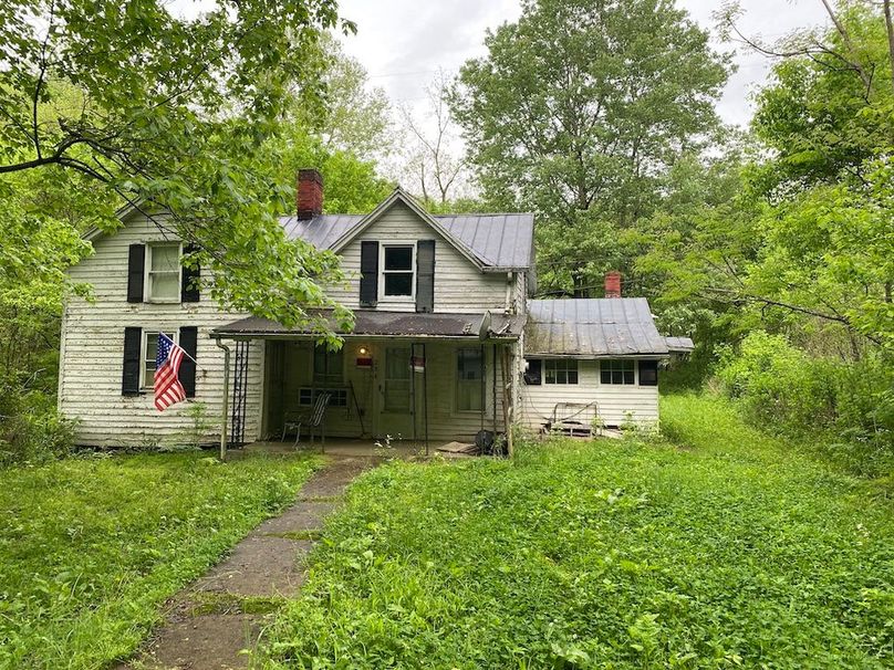 026 the old farmhouse home sitting along Jess Ray Road copy