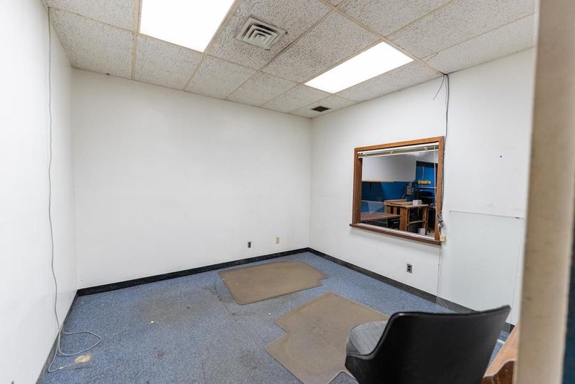 Winnebago 2.05 (Flee Market)_48