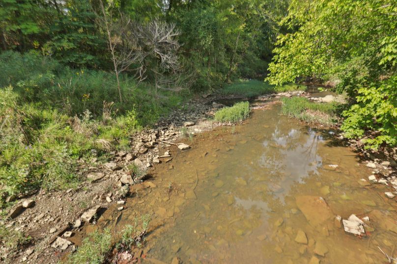 021 sream beind field 