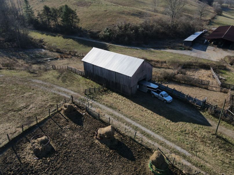 038 the main barn area where the chutes, and head gates are to work the cattle