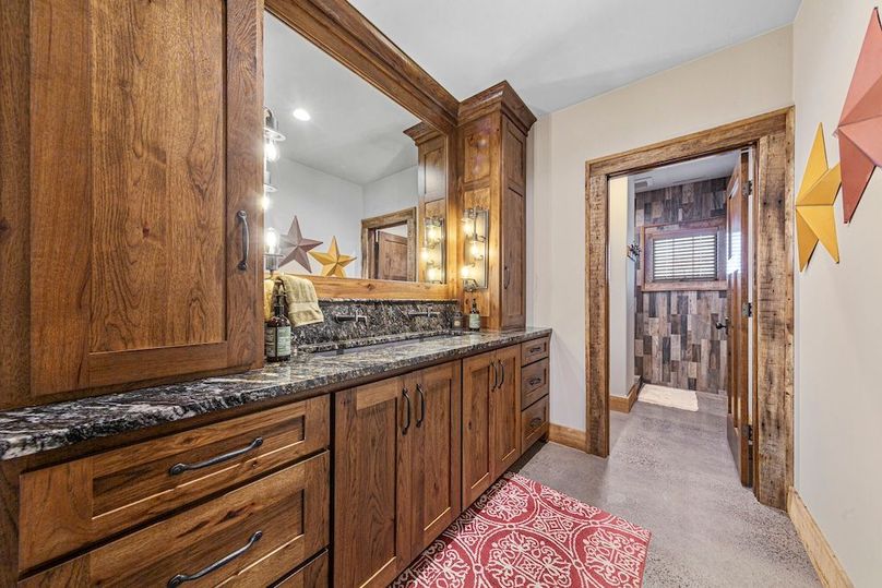 Pic 41 Bathroom_lower