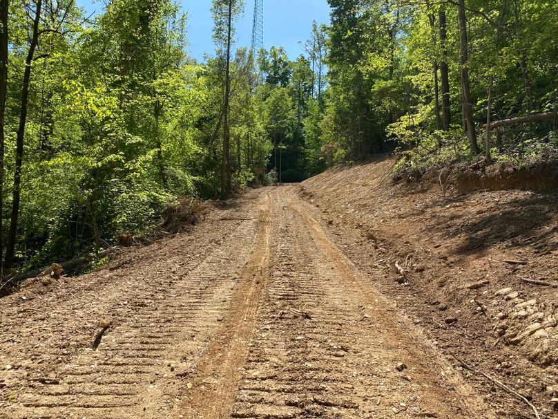 013 the main road leading up the hill from KY 15 into the upper reaches of the property copy