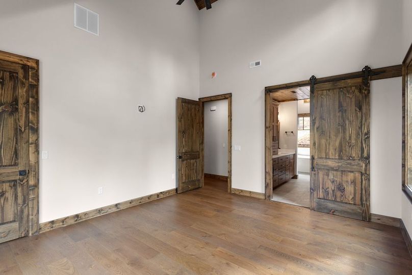 36-web-or-mls-6390 Golf Club Drvie-15