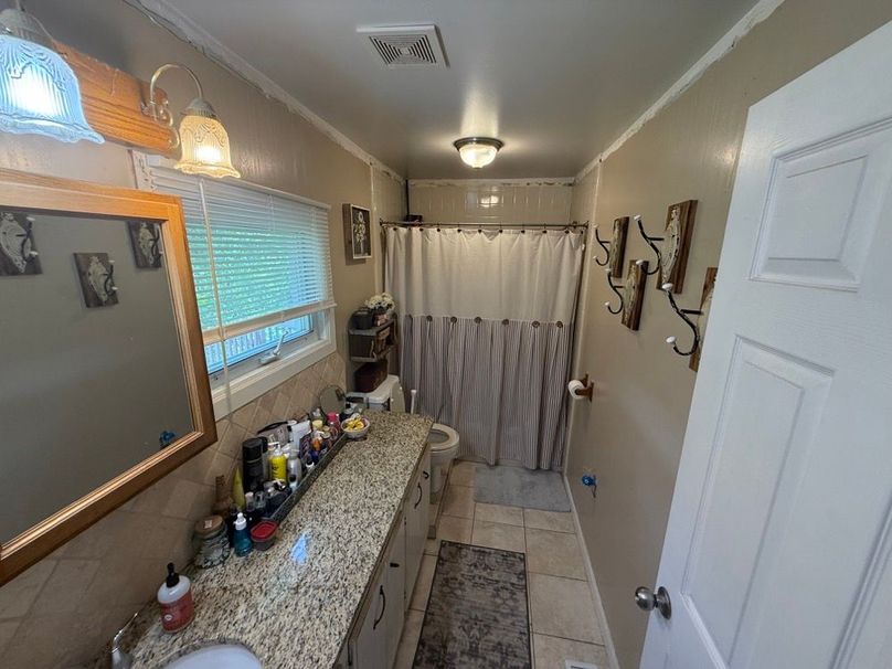 033 the main floor bathroom-2