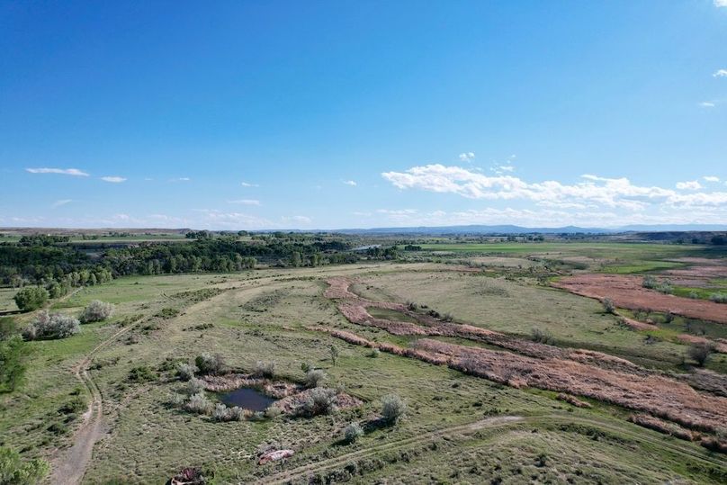 40681325-4936-44F1-A43B-B25BB8ADFD25_1_201_a