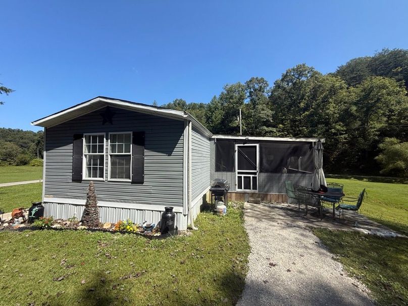 019 side view of the home from the driveway