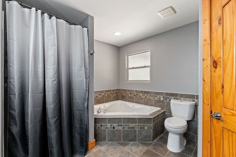 014 - Primary Bathroom