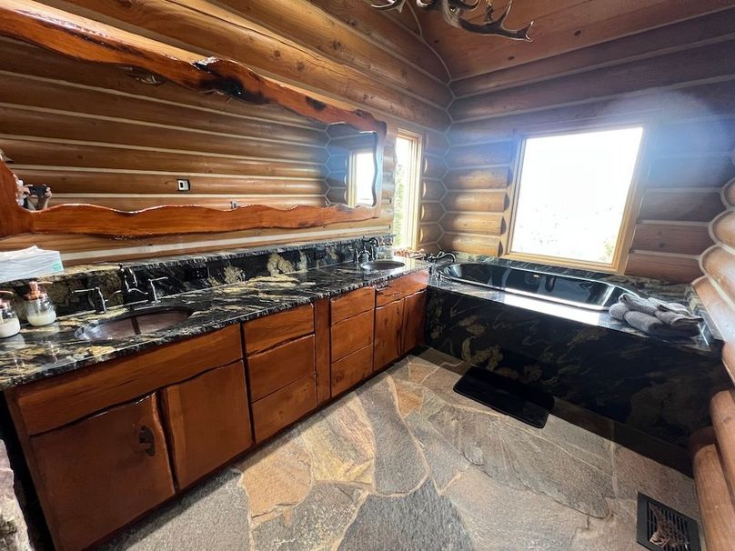 79_Pratt Lodge bathroom1