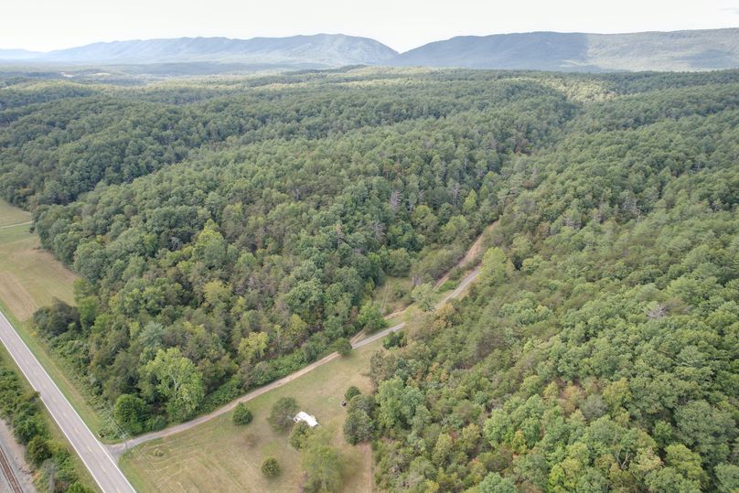 26 NE Top GOSHEN side road