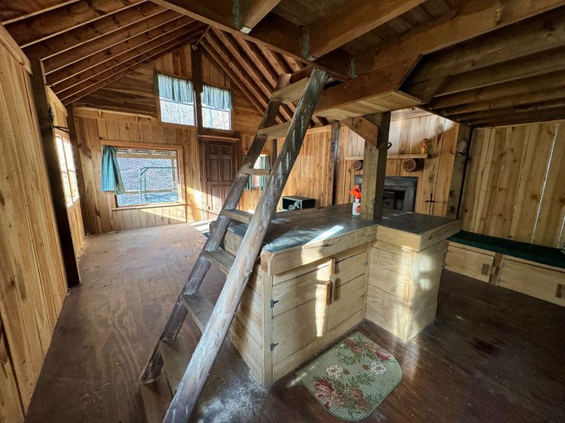 043 inside the cabin