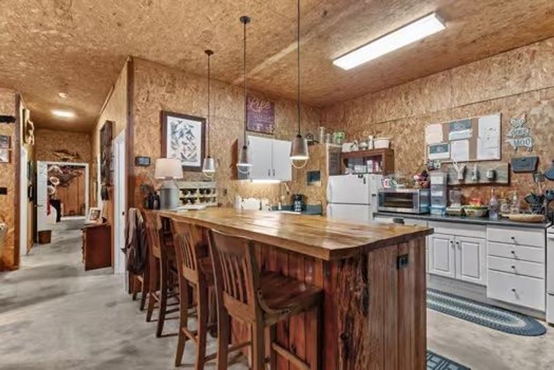 large-018e903b-4ccf-717a-bc61-ea0f527f2b5c