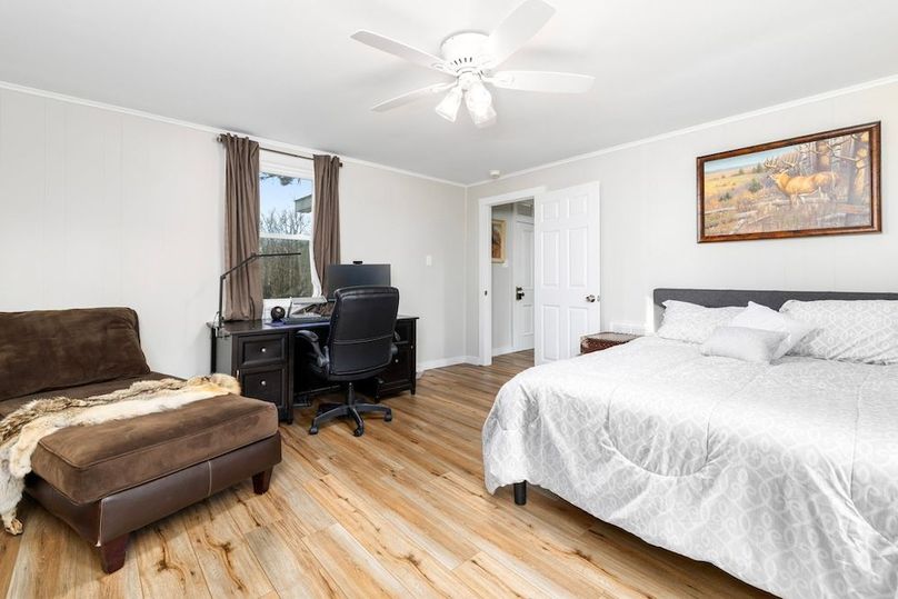 21-12-web-or-mls-1051-S-Hill-Rd-12