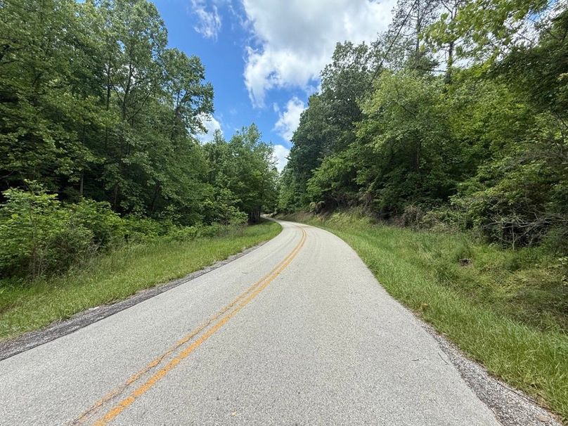 005 KY 847 that runs along the north boundary-2