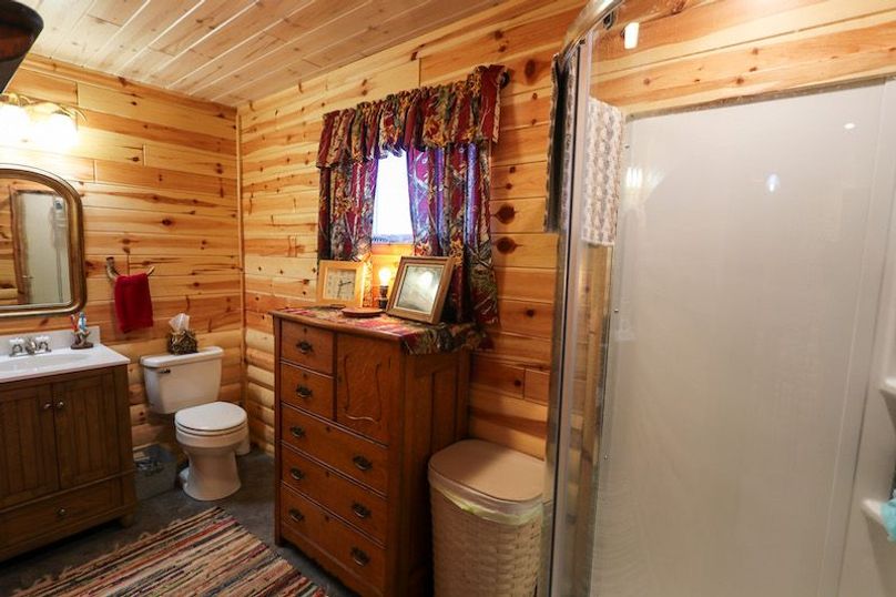 033 bathroom area located behind the kitchen