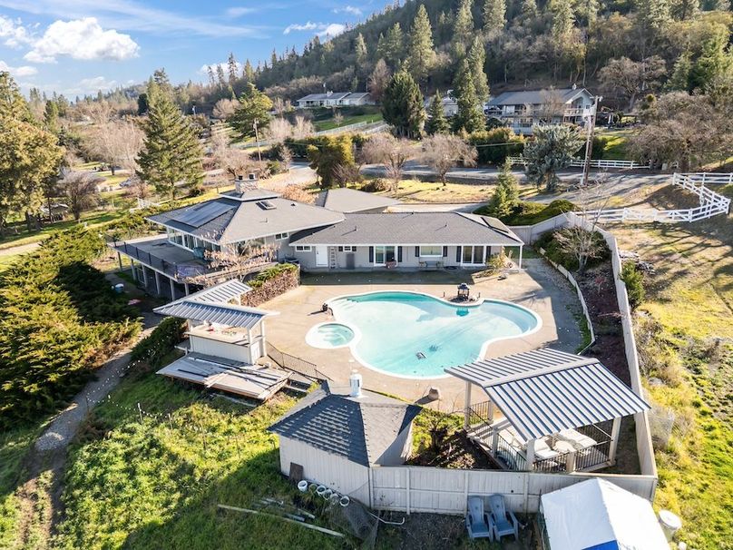 4400 old stage rd, central point, or 97502-dr-05