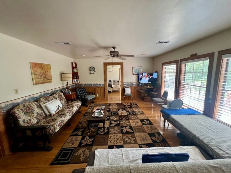 A6B25188-D3F0-43D5-9F06-F39F09E4A190_1_201_a