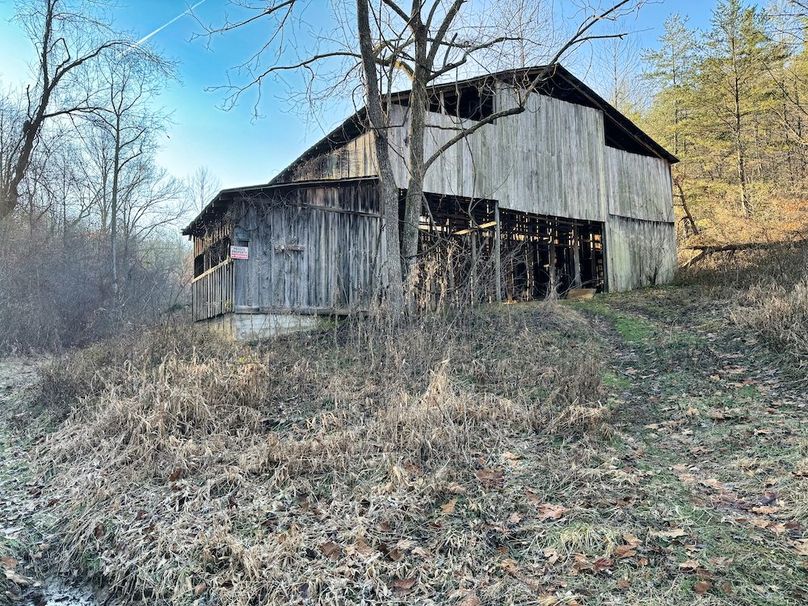 008 nice barn for storage