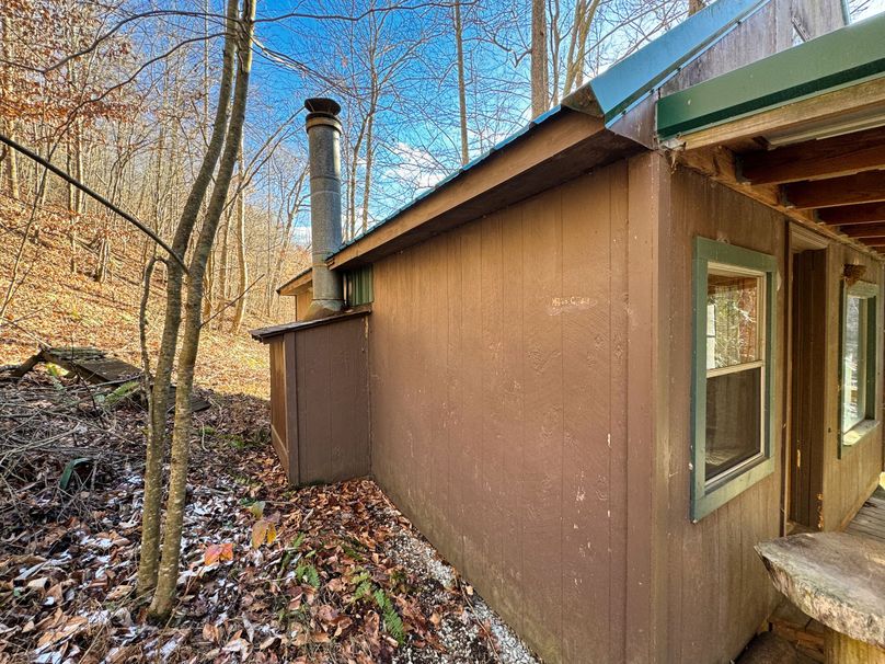 039 opposite side of the cabin