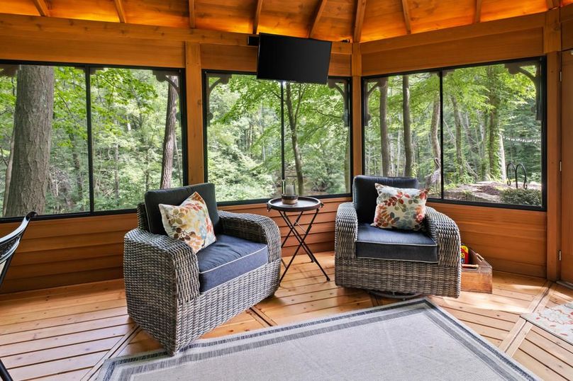 19 Gazebo Interior 2