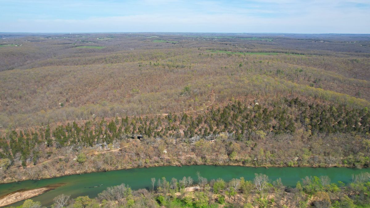 Gasconade River Frontage Property With Caves | Whitetail Properties