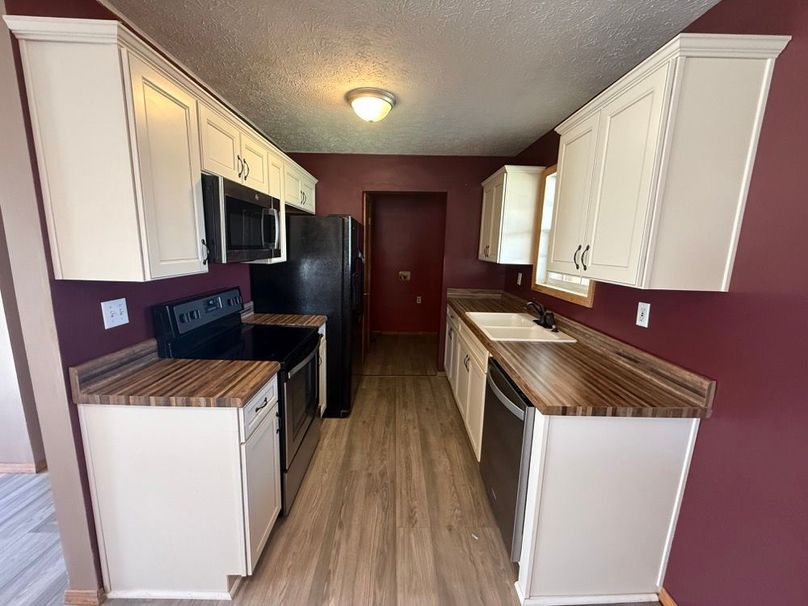 012 the kitchen area viewed from the dining area