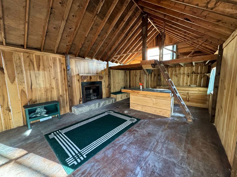 040 inside the cabin 