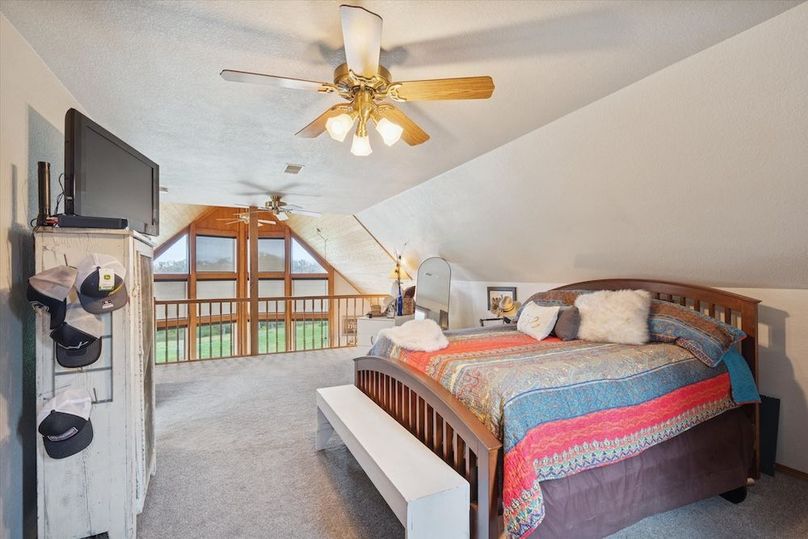 38-4800-Cub-Hollow-Rd-WindowStill